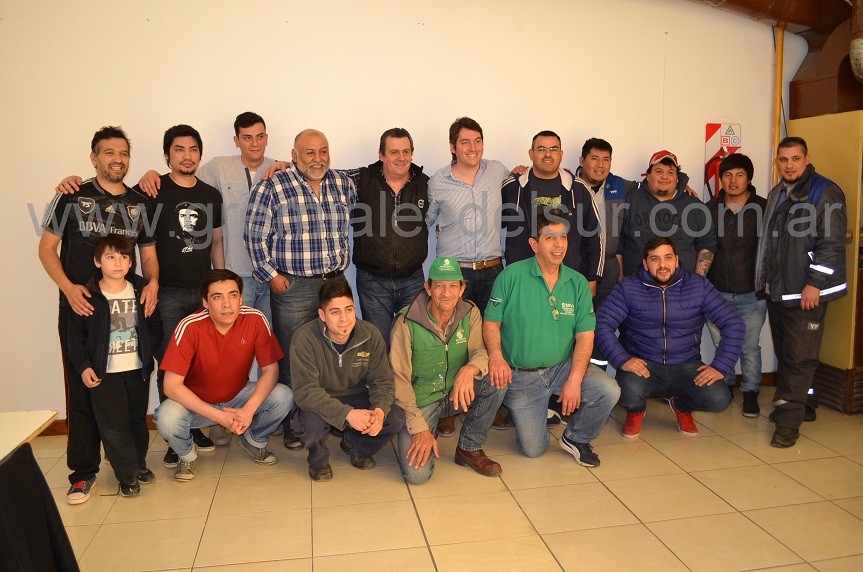 La “Agrupación Mecánicos de Pie” de SMATA ratificó el apoyo al candidato del Frente Ciudadano y Social en Tierra del Fuego, Martín Pérez. 