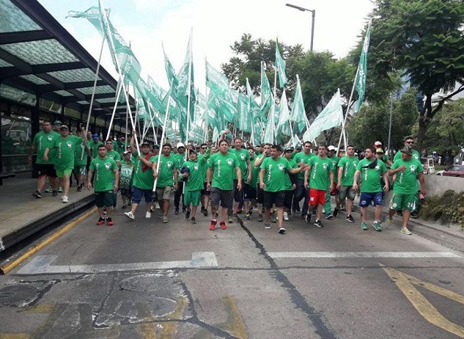 El Secretario General Pedro Abel Velázquez y el Secretario Adjunto Cristian Sosa, encabezaron el contingentes de trabajadores fueguinos en Capital Federal.