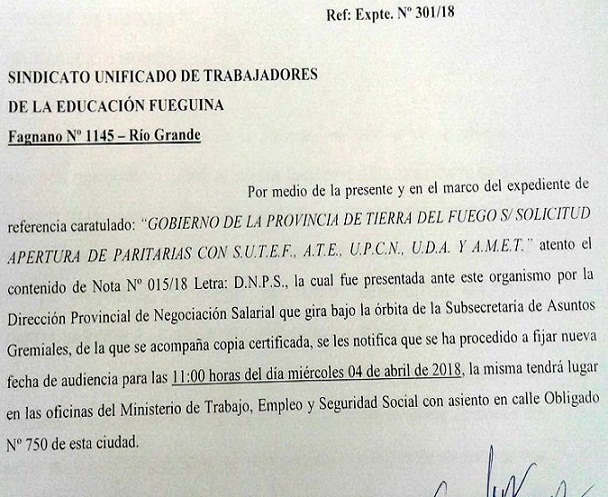 “Muy lamentable por la cantidad de días que pasan, los 15 que esperamos con las clases ya iniciadas, y ahora esta nueva suspensión sin tener de por medio ninguna propuesta de parte del Gobierno”, dijo Verónica Andino.
