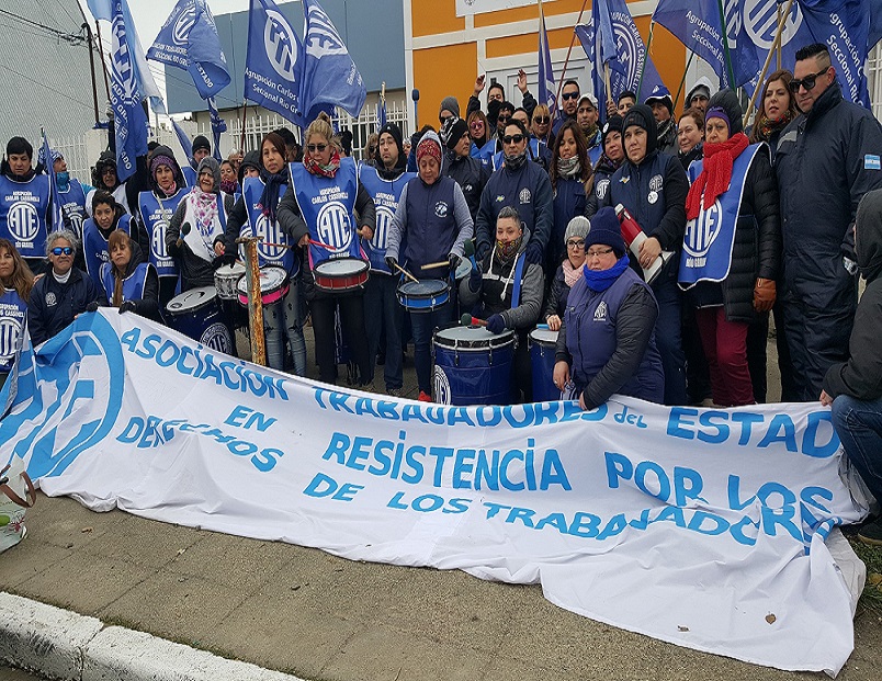 La convocatoria se da en el marco de las audiencias que se concretarán esta semana, las denominadas “mesas salariales”, las que fueron convocadas por el Ejecutivo provincial. Foto: Prensa ATE Río Grande.