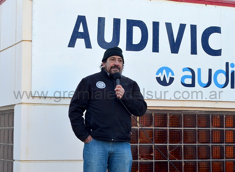 “El Ministerio de Industria se ha negado a atender los reclamos, y la propia Gobernadora se ha negado a recibir a los trabajadores y la organización gremial”, destacó Oscar Martínez. 