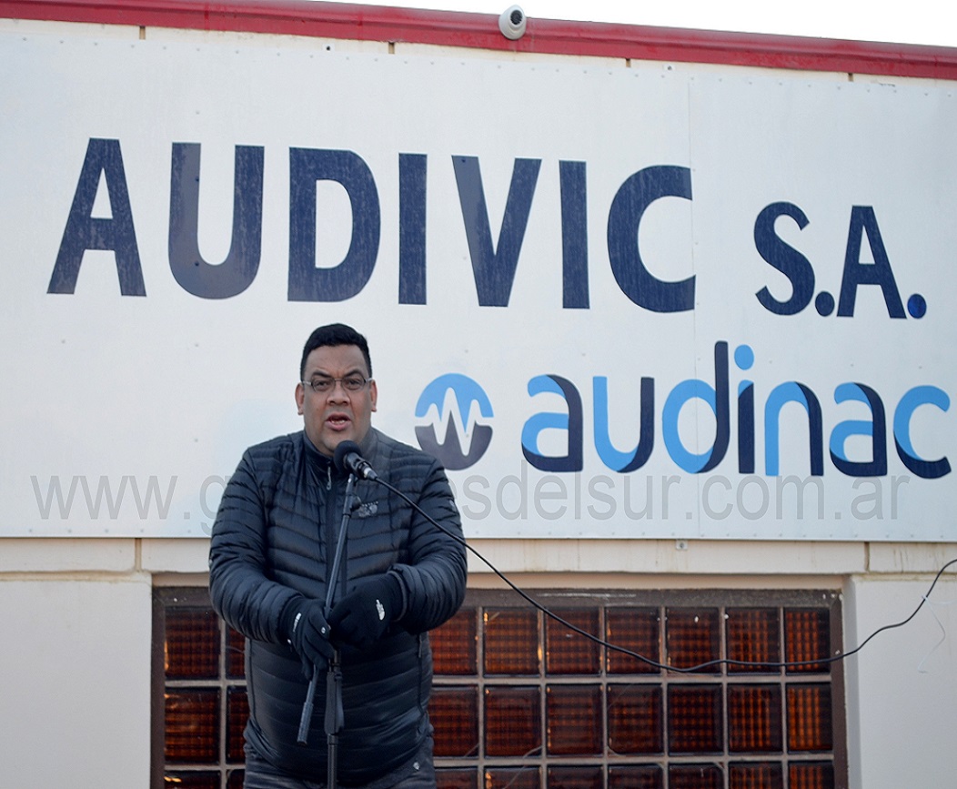 “A todos los compañeros de AUDIVIC a su disposición a partir de este momento en nombre del Secretario General del Sindicato de Camioneros Pedro Abel Velázquez”, remarcó Guillermo Vargas. 