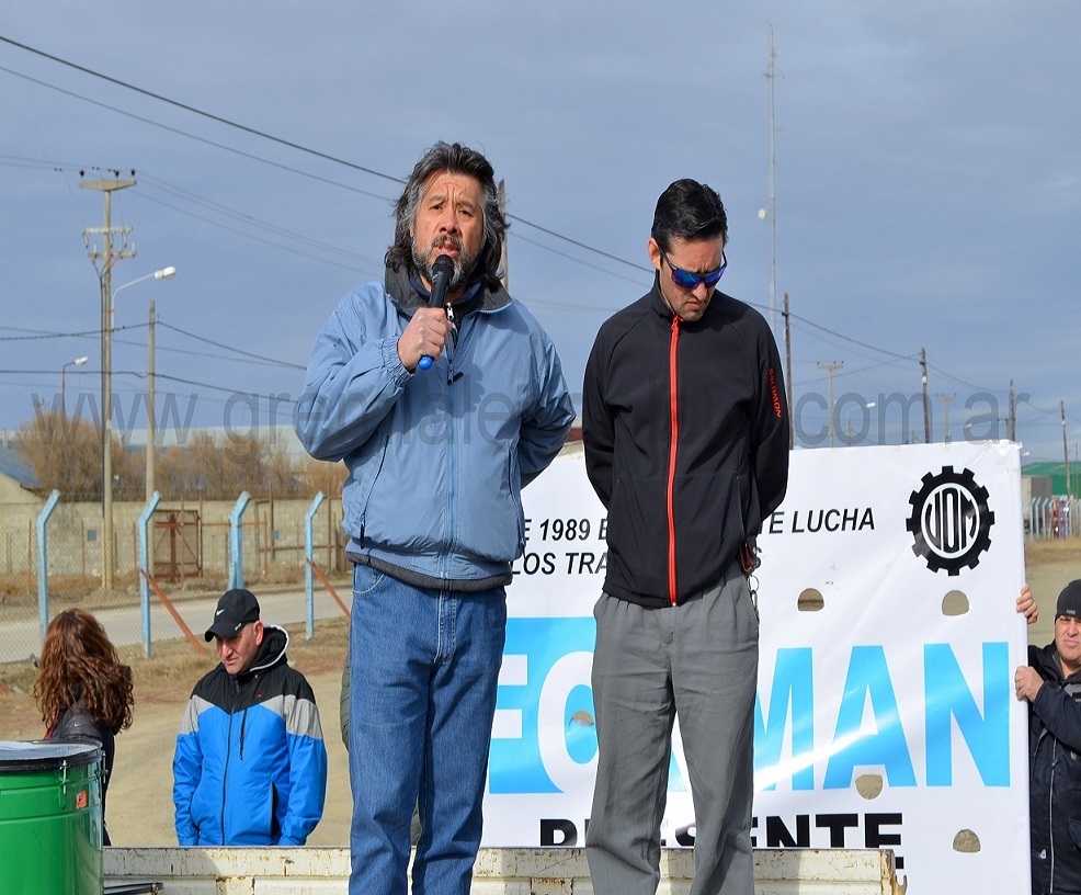 “Nuestros hijos y nuestros nietos nacieron acá, tienen que vivir acá, no queremos que sean desterrados, se merecen vivir en esta provincia”, sostuvo el trabador de Foxman, Miguel Martínez. 