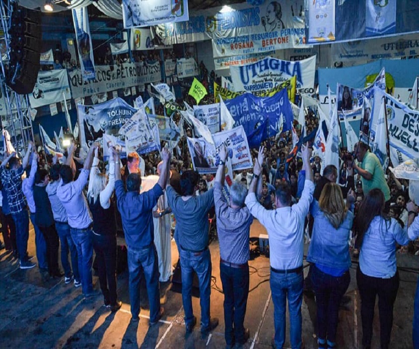 Como una burla dijo Bertone, “no quiero más dirigentes políticos que busquen trabajadores de otros lados”; obviamente reconociendo que eso, lo que ahora ella no quiere, es lo que estuvo pasando durante tres años.