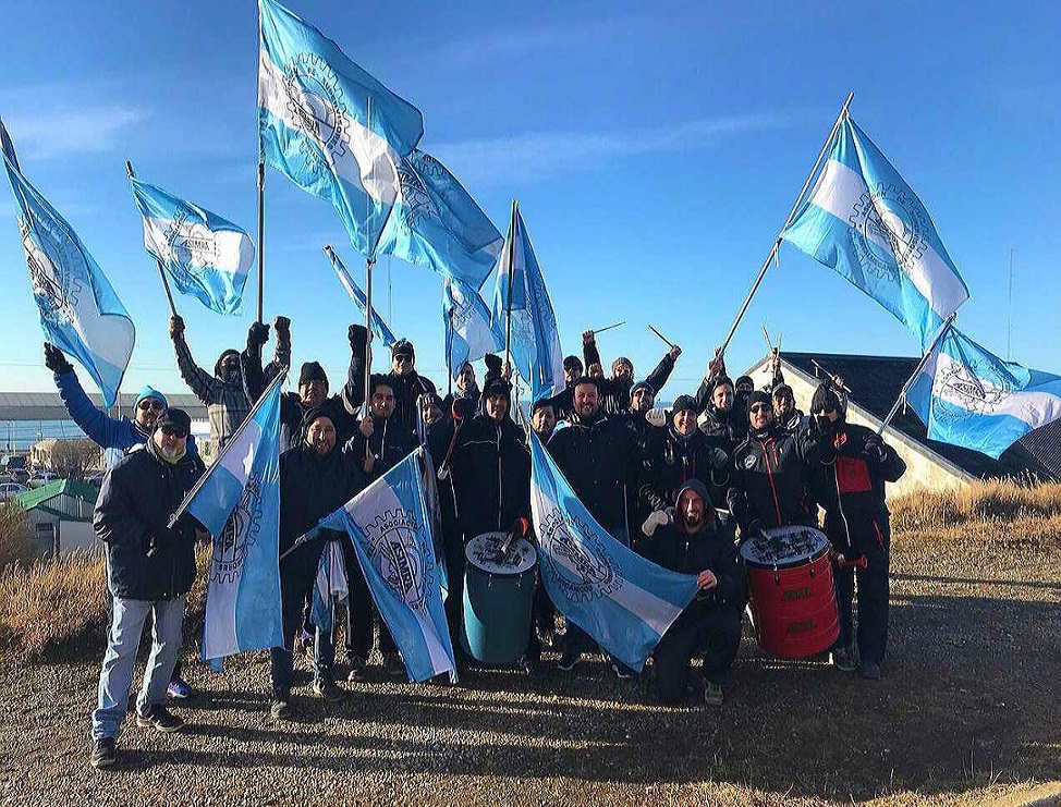 “Es increíble pero es la verdad, la UOM se pone de parte de la patronal y acepta que sus afiliados trabajen sin supervisión arriesgando físicamente a sus bases; nunca se vio algo así, es insólito”, denunció Damián Retamar.
