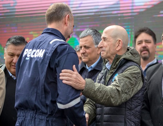 Llugdar participó del acto de traspaso de área de YPF a PeCom en Chubut