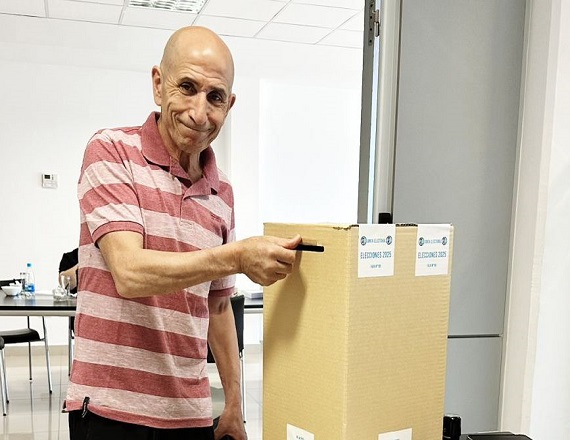 Llugdar renovó su mandato con amplia participación de la familia jerárquica