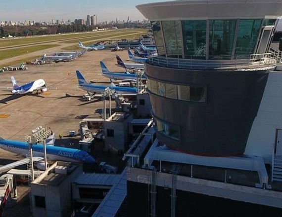 El paro de controladores aéreos afecta vuelos en todo el país