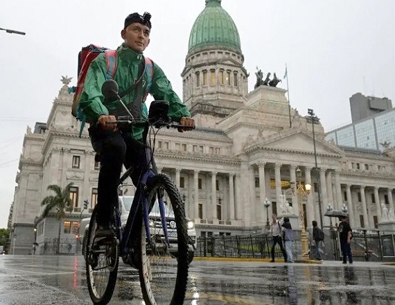 7 de cada 10 trabajadores jóvenes en Argentina son informales