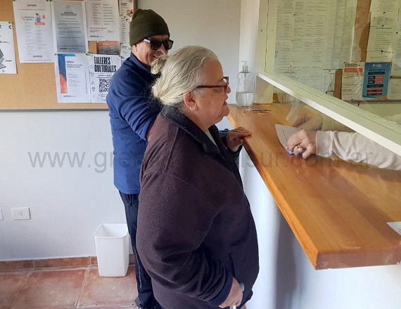 Jubilados piden la restitución de servicios de la OSEF