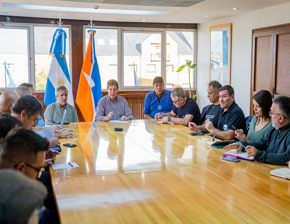 Melella se reunió con gremios estatales y expuso la situacion económica de la provincia 