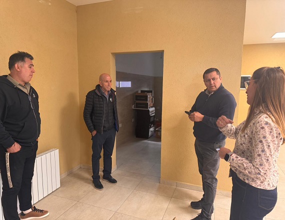 Llugdar y Villegas recorrieron el Polideportivo de Las Heras en su etapa final de obra