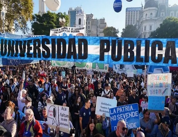 Pese al acuerdo, el salario de los docentes universitarios sigue un 25% abajo de 2023