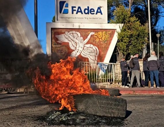 Se profundizan los reclamos de los trabajadores de FAdeA