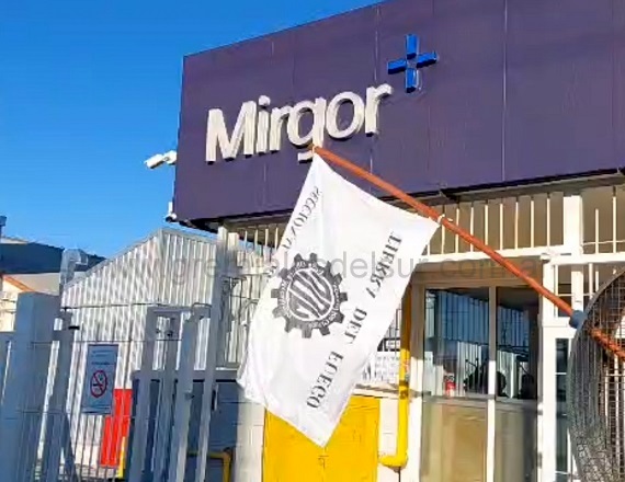 La UOM Río Grande se manifestó frente a una de las plantas del Grupo Mirgor 