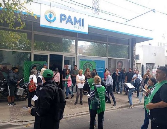 Reincorporan a trabajadores despedidos de PAMI