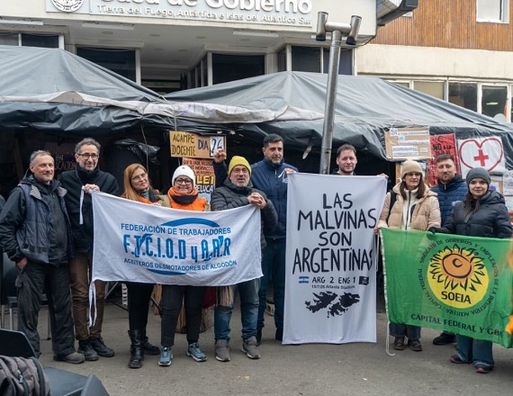 Dirigentes nacionales acompañan a los docentes de Tierra del Fuego 