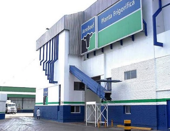 Frigorífico desafecta a más de 400 trabajadores contratados de su planta de Villa Ramallo