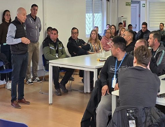 Llugdar encabezó un encuentro informativo con trabajadoras y trabajadores de la operadora Clear