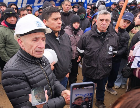 Llugdar y Villegas acompañaron el inicio de una nueva campaña de perforación en Santa Cruz