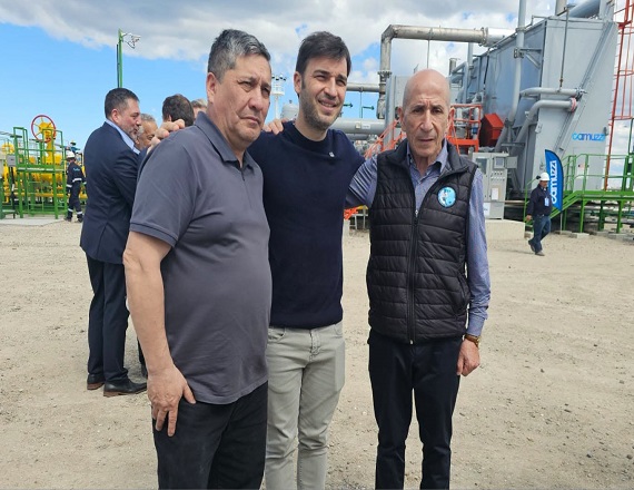 Llugdar y miembros de la Comisión Directiva acompañaron la inauguración de la Planta Compresora Holdich