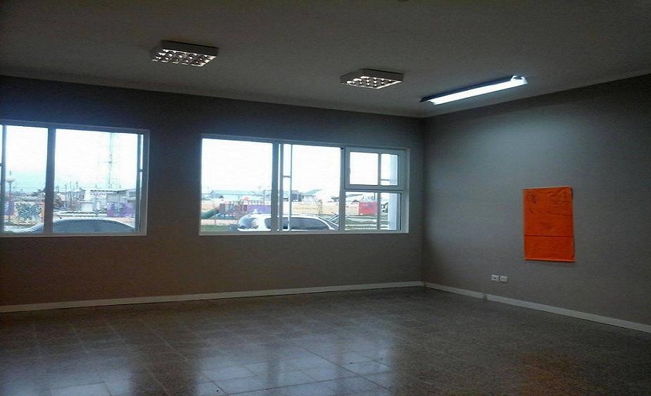 Aula del IPES cuyas ventanas dan a la Plaza de los Onas. Foto: elfueguino.com.ar