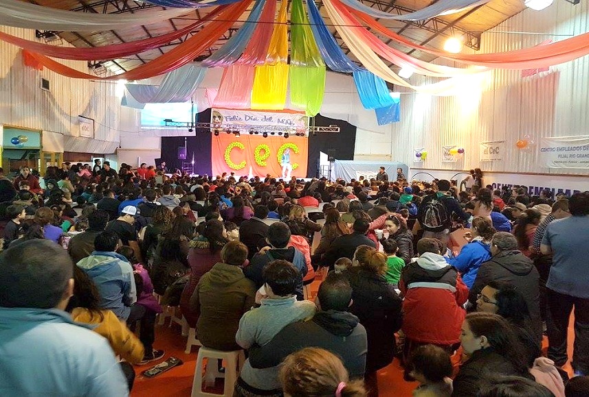 El gimnasio del CEC de la calle Islas Malvinas lució impecable para la ocasión. 