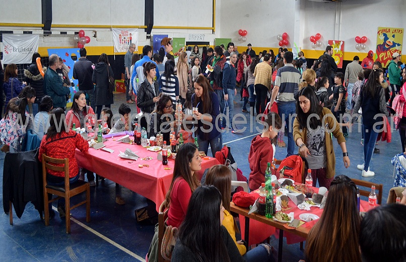 Delegados de ASIMRA y de la UOM, junto la empresa Brightstar, homenajearon a los hijos de los trabajadores de esa empresa con motivo del Día del Niño.
