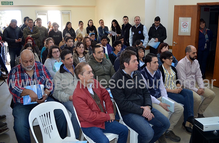 Dirigentes de SECASFPI presentaron el libro “Trabajo y Salud en Puestos de Atención al Público”.