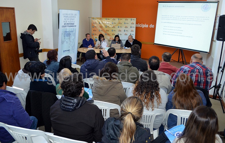 Dirigentes de SECASFPI presentaron el libro “Trabajo y Salud en Puestos de Atención al Público”.