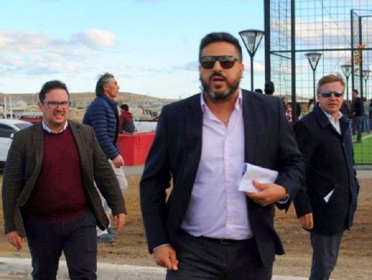 Ezequiel Murray arremetiendo contra la periodista Cecilia Zúñiga en el acto de inauguración de obras con la presencia del Ministro Frigerio. Foto: Mimí Gómez.