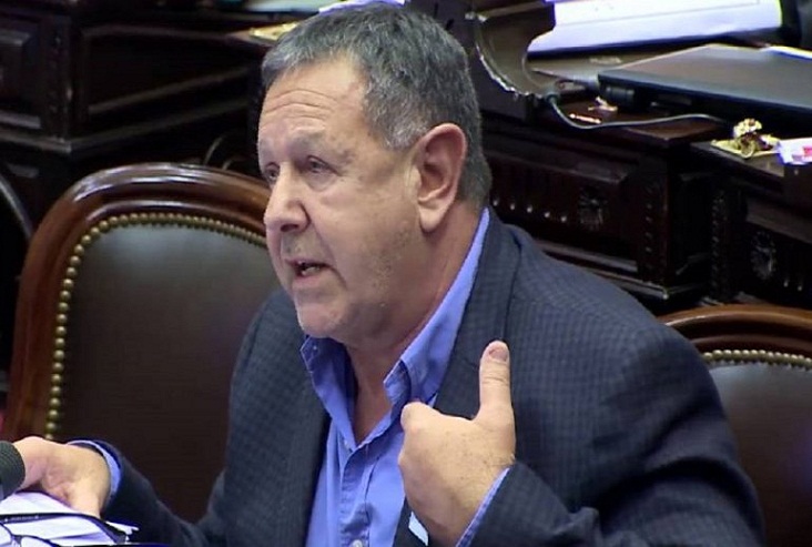 Roberti había dejado en marzo pasado, mediante un pedido de licencia, la conducción de la Federación Argentina Sindical del Petróleo, Gas y Biocombustibles, acorralado por denuncias en su contra sobre manejos irregulares en la entidad.
