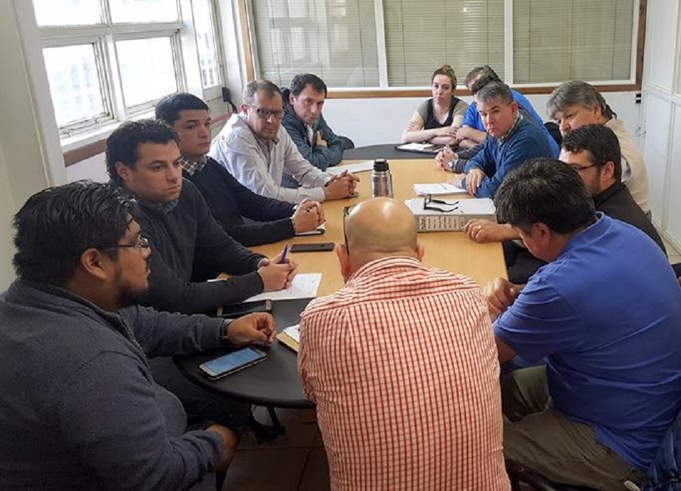 La reunión entre el Ejecutivo provincial y representante de ATE, ATSA, y UPCN se desarrolló en la ciudad de Río Grande. Foto: Prensa ATE Río Grande. 