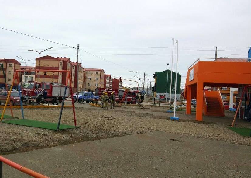 La Escuela Nº 21 y la Escuela Especial Nº 3, debieron ser evacuadas ante la presencia de un fuerte olor a quemado. Intervinieron Bomberos Voluntarios, Bomberos de Policía y Defensa Civil Municipal.  
