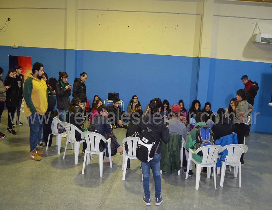 Los estudiantes resolvieron iniciar una protesta ocupando las dependencias del CENT N° 35 que funcionan en el anexo de calle Mosconi (donde anteriormente funcionaba el Colegio Guevara).
