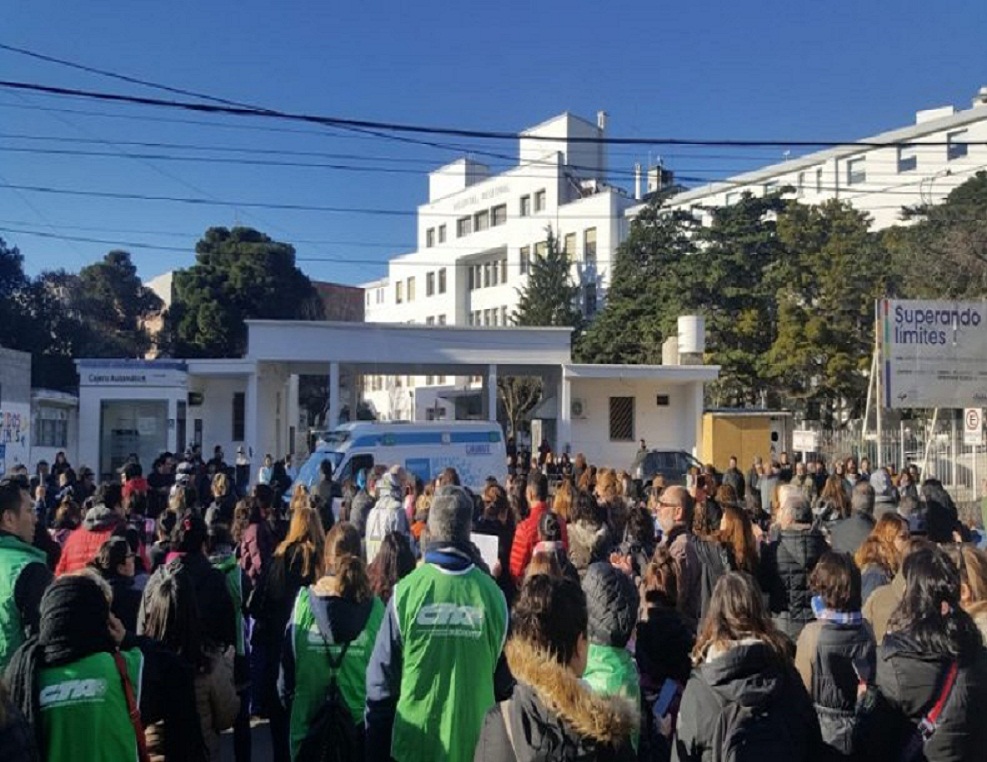 La situación continuará hasta que se paguen todos los salarios (de julio), siempre y cuando el Gobierno provincial garantice que el mes que viene pagará en tiempo y forma. Si continúa el pago escalonado, continuarán las medidas.