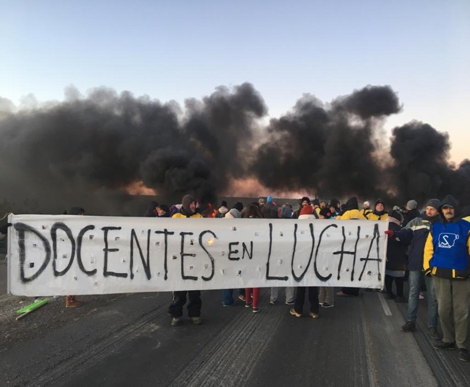 Los docentes cumplen el paro de 120 horas que comenzaron el lunes en toda la provincia y mañana miércoles 14 se realizarán asambleas escolares y una reunión de delegados para definir nuevas medidas de acción.