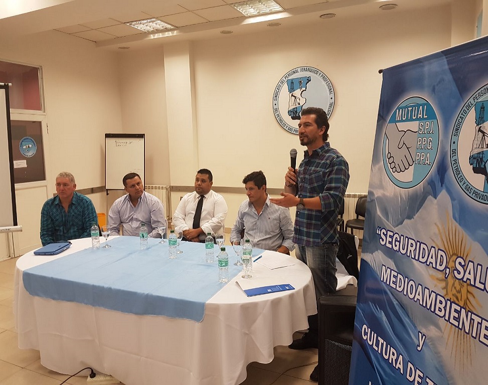 “Es un manual muy puntual. Específicamente, es sobre perfilaje y trazado con fuentes radiactivas, porque tenemos en la actividad mucho manejo de fuentes radiactivas selladas y no selladas”, destacó Bernabé Araujo. 