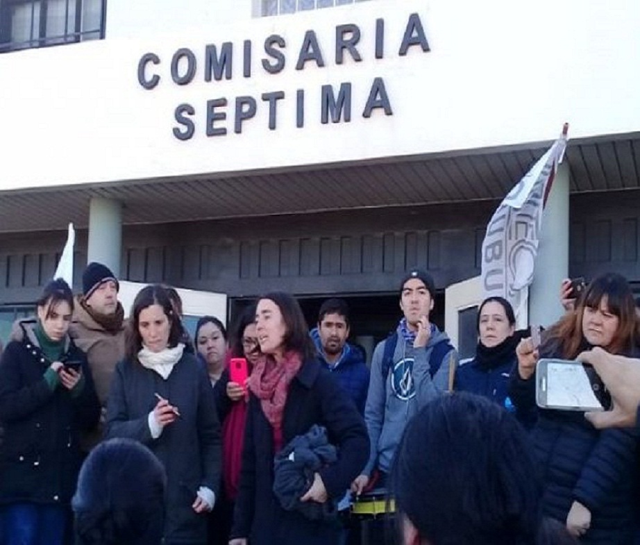 “Tenían que impedir que volviera a manifestarse la solidaridad de todos los petroleros como ayer y así le fue: se le prendió fuego la provincia”, señaló Magalí Stoyanoff.