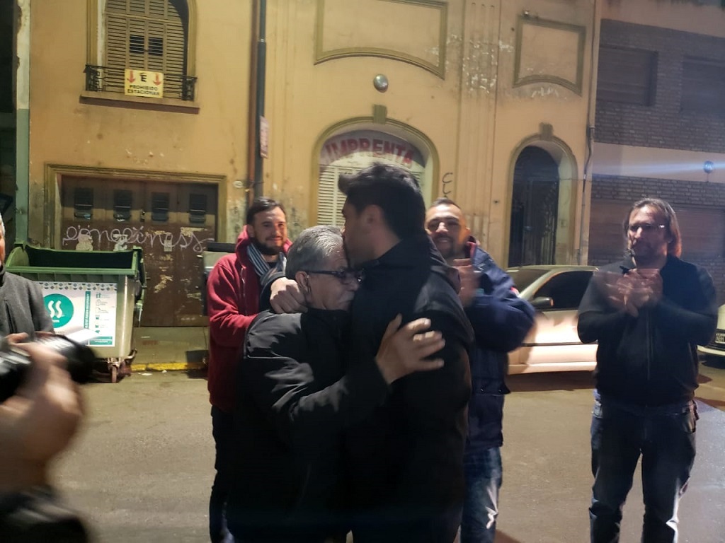 “Tenemos la enorme satisfacción de comunicarles que les han dado la libertad a todos los detenidos