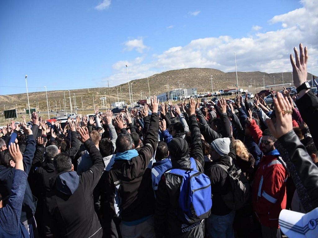 Ávila les pidió a todos los presentes que, “la misma humildad con la que venimos a trabajar al campo, la mostremos al volver a nuestras casas, entregar las rutas y dejar que las autoridades provinciales garanticen el libre tránsito”.