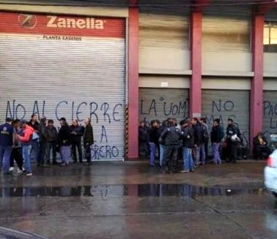 Zanella supo ser una marca líder, símbolo de la industria nacional. Tal es así que hasta la calle donde se ubica la planta de Caseros se llama Juan Zanella, en honor al creador de esta empresa.
