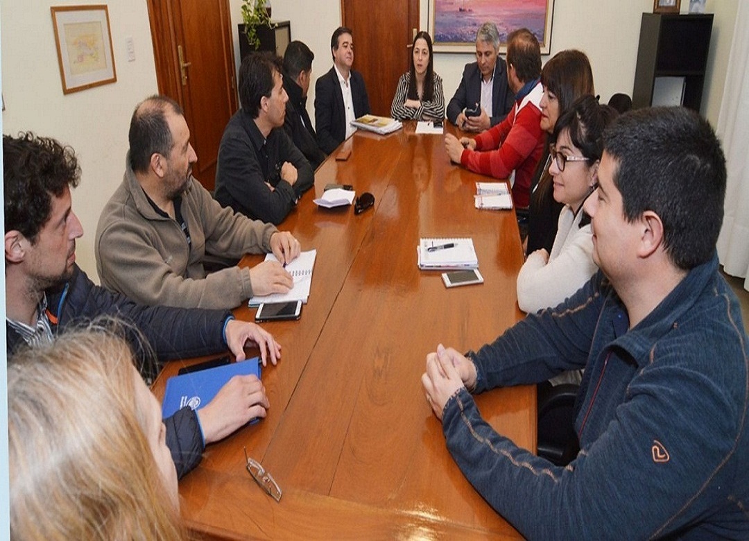 “Quien incumple acá es el Estado; entonces no hay ningún derecho de avanzar como lo ha dicho, como se han cansado de plantearlo, con el descuento por los días de paro”, remarcó Santiago Goodman. Foto: elchubut.com.ar.  