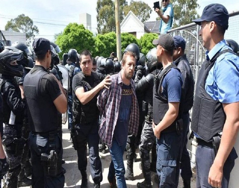 Arcioni le pidió la renuncia a Massoni luego de los incidentes registrados ayer al mediodía en Rawson, donde la Policía del Chubut detuvo al Secretario General de la ATECh, Santiago Goodman.