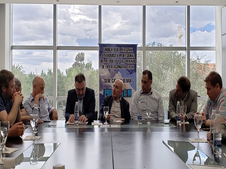 En el encuentro se delineó trabajar en proyectos conjuntos en pos de la desaparición de la dicotomía que atraviesan los trabajadores de Chubut, Santa Cruz y Tierra del Fuego. 