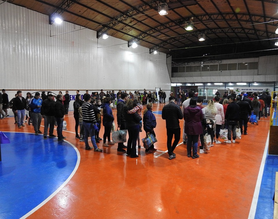 Más de 3.100 porciones de locro se prepararon para afiliados al CEC. 