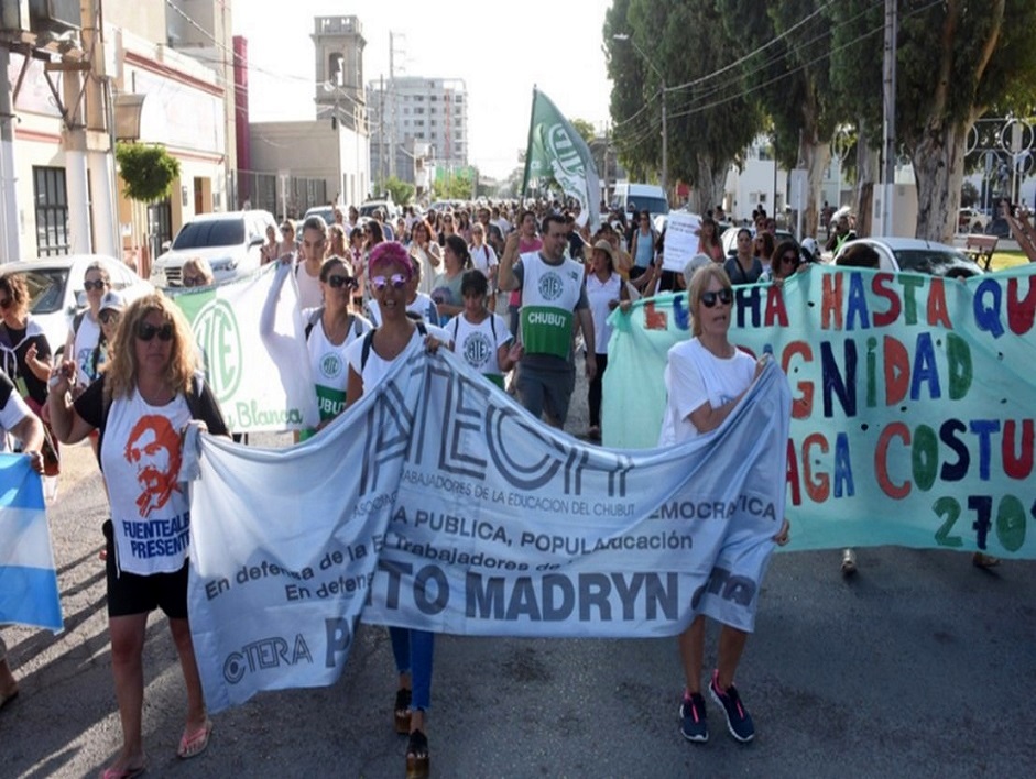 Los docentes de Chubut comenzaron a visibilizar su problemática hacia la comunidad y autoridades competentes con diversas acciones y medidas.  