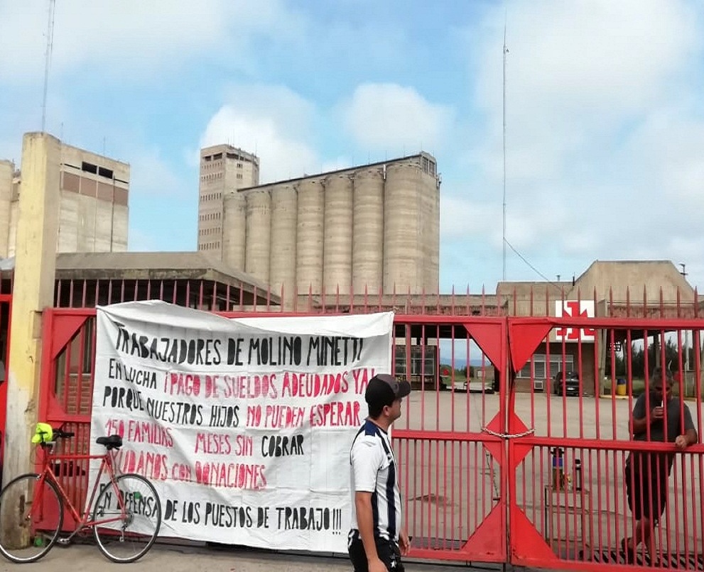 El conflicto comenzó hace más de 5 meses como un reclamo por haberes y aguinaldos adeudados, y que a comienzos de noviembre pasado la empresa realizó despidos ilegales dejando en la calle a 150 familias.
