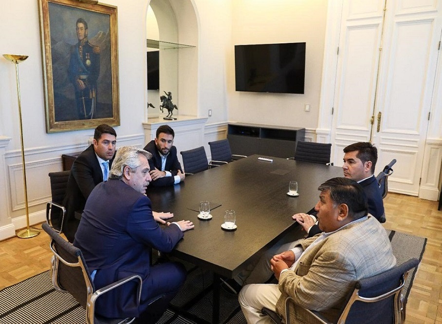 “Lo importante es que estamos sentados a una mesa donde se decide el futuro de los trabajadores de la provincia del Chubut”, resaltó Jorge Ávila.