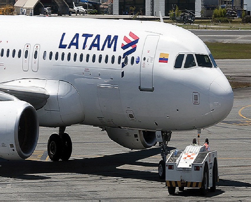 “Reparten millonarios dividendos en dólares, en su casa matriz en Chile, y continúan preparando el despido masivo de personal como lo han hecho en otros países latinoaméricos”, remarcaron los gremios aeronáuticos APA, APLA, APTA, y UPSA.  